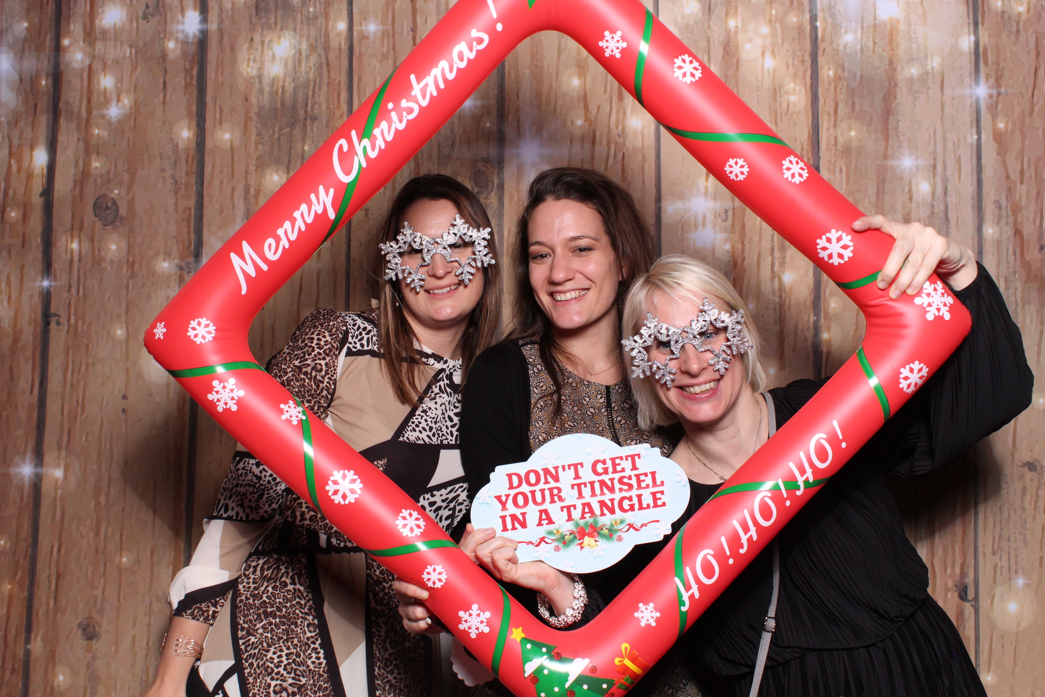 Tes Christmas party  | View more photos from the event at gallery.magicimages.uk/u/MagicImages/Tes-Christmas-party